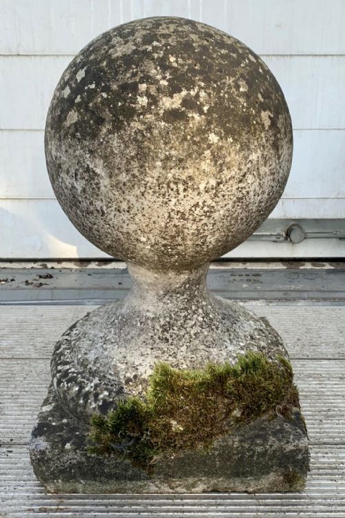 PAIR OF EARLY 20TH CENTURY RECONSTITUTED STONE PILLAR BALLS - ADDITIONAL PHOTO 2