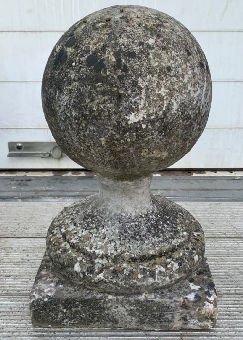 PAIR OF EARLY 20TH CENTURY RECONSTITUTED STONE PILLAR BALLS - ADDITIONAL PHOTO 3