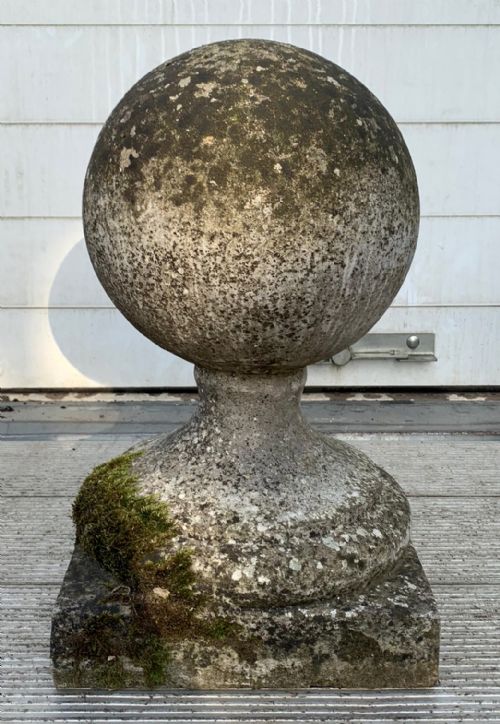 PAIR OF EARLY 20TH CENTURY RECONSTITUTED STONE PILLAR BALLS - ADDITIONAL PHOTO 4