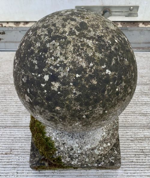 PAIR OF EARLY 20TH CENTURY RECONSTITUTED STONE PILLAR BALLS - ADDITIONAL PHOTO 6