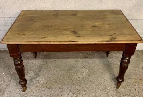 VICTORIAN PINE KITCHEN TABLE IN ORIGINAL FINISH AND ON TURNED LEGS WITH CASTERS - ADDITIONAL PHOTO 2