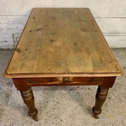 VICTORIAN PINE KITCHEN TABLE IN ORIGINAL FINISH AND ON TURNED LEGS WITH CASTERS - ADDITIONAL PHOTO 5