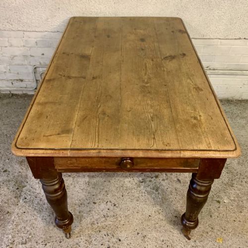 VICTORIAN PINE KITCHEN TABLE IN ORIGINAL FINISH AND ON TURNED LEGS WITH CASTERS - ADDITIONAL PHOTO 6
