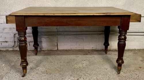 VICTORIAN PINE KITCHEN TABLE IN ORIGINAL FINISH AND ON TURNED LEGS WITH CASTERS - ADDITIONAL PHOTO 7