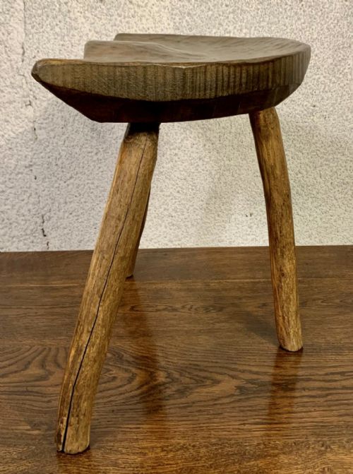 19TH CENTURY PRIMITIVE HAND CARVED 3 LEG MILKING STOOL - ADDITIONAL PHOTO 4