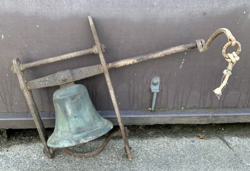 19TH CENTURY BRONZE BELL ON ORIGINAL WROUGHT IRON FRAME WITH PULL HANDLE - ADDITIONAL PHOTO 3