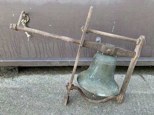 19TH CENTURY BRONZE BELL ON ORIGINAL WROUGHT IRON FRAME WITH PULL HANDLE - ADDITIONAL PHOTO 8