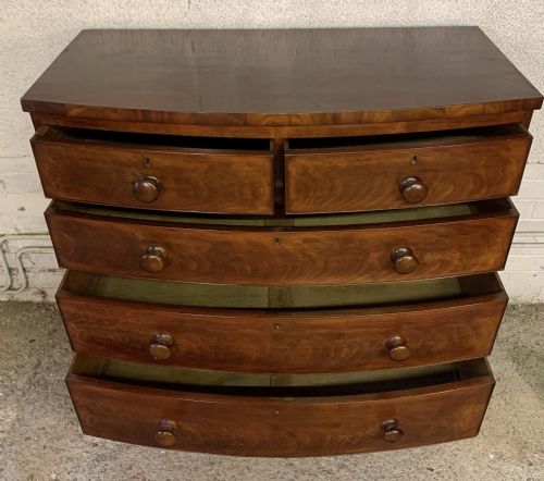 VICTORIAN MAHOGANY BOW FRONT CHEST OF DRAWERS ON BRACKET FEET - ADDITIONAL PHOTO 3