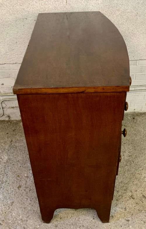 VICTORIAN MAHOGANY BOW FRONT CHEST OF DRAWERS ON BRACKET FEET - ADDITIONAL PHOTO 10