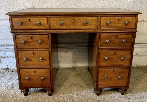 LATE GEORGIAN MAHOGANY KNEEHOLE DESK WITH LEATHER TOP - ADDITIONAL PHOTO 1