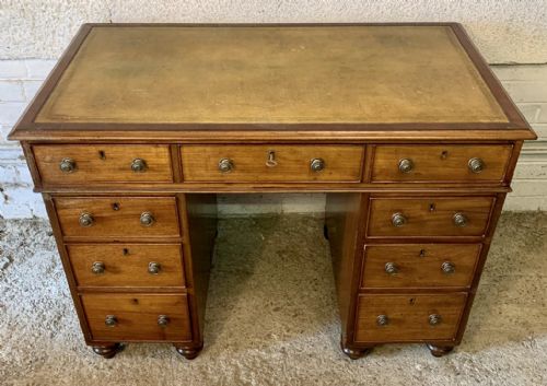 LATE GEORGIAN MAHOGANY KNEEHOLE DESK WITH LEATHER TOP - ADDITIONAL PHOTO 2