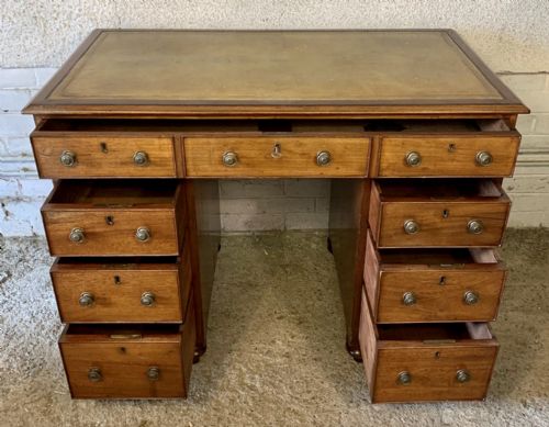 LATE GEORGIAN MAHOGANY KNEEHOLE DESK WITH LEATHER TOP - ADDITIONAL PHOTO 3
