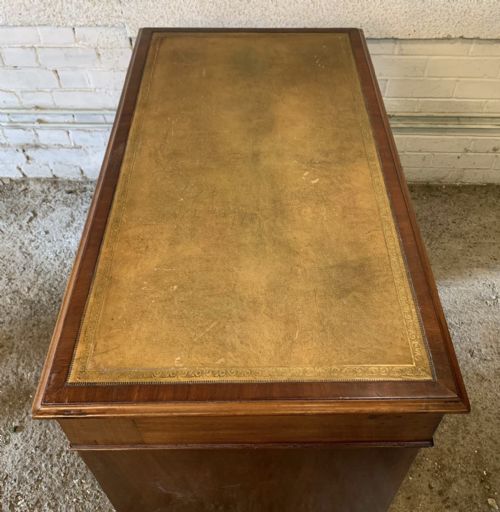 LATE GEORGIAN MAHOGANY KNEEHOLE DESK WITH LEATHER TOP - ADDITIONAL PHOTO 4