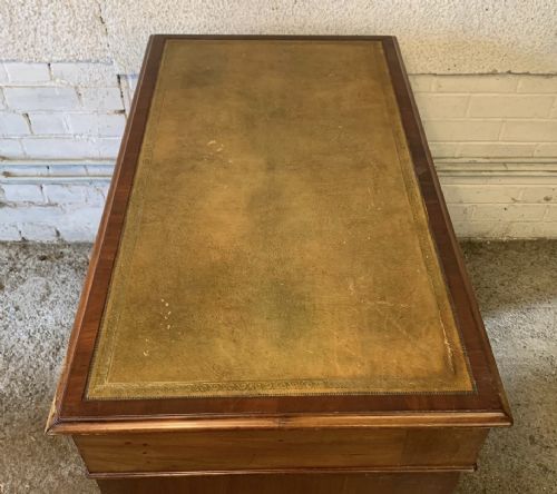 LATE GEORGIAN MAHOGANY KNEEHOLE DESK WITH LEATHER TOP - ADDITIONAL PHOTO 5