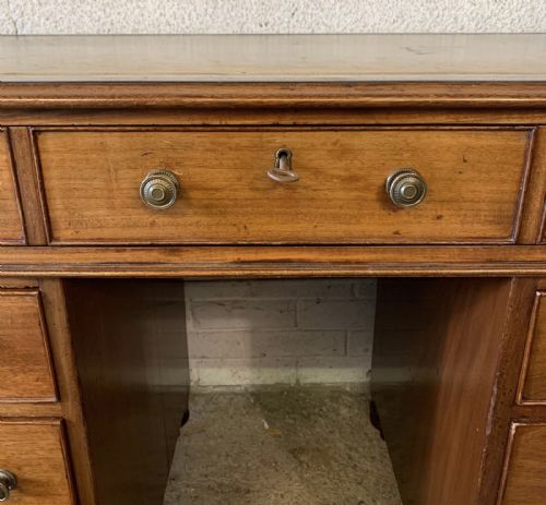 LATE GEORGIAN MAHOGANY KNEEHOLE DESK WITH LEATHER TOP - ADDITIONAL PHOTO 7