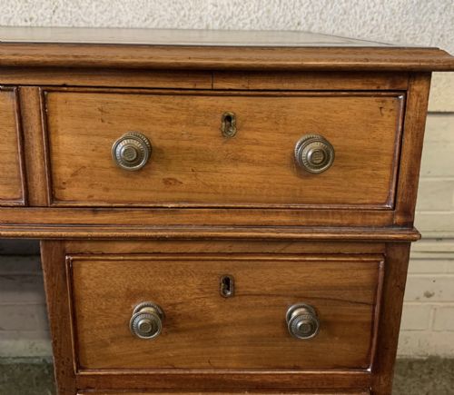 LATE GEORGIAN MAHOGANY KNEEHOLE DESK WITH LEATHER TOP - ADDITIONAL PHOTO 8