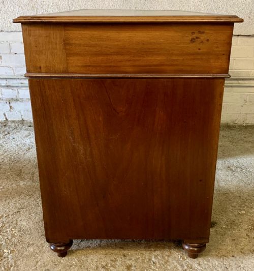 LATE GEORGIAN MAHOGANY KNEEHOLE DESK WITH LEATHER TOP - ADDITIONAL PHOTO 9