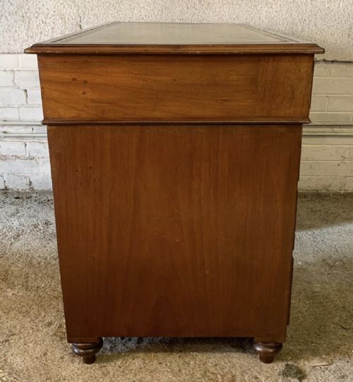 LATE GEORGIAN MAHOGANY KNEEHOLE DESK WITH LEATHER TOP - ADDITIONAL PHOTO 11