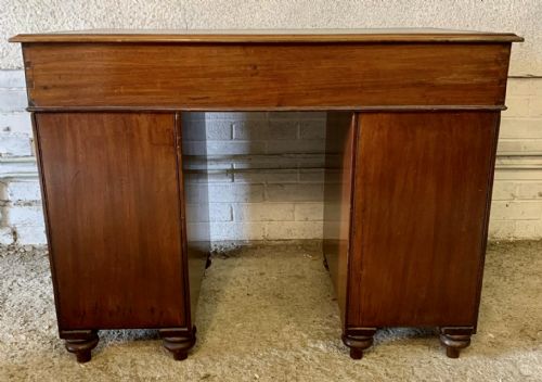 LATE GEORGIAN MAHOGANY KNEEHOLE DESK WITH LEATHER TOP - ADDITIONAL PHOTO 12
