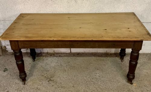 EARLY VICTORIAN SCRUB TOP 2 PLANK PINE KITCHEN TABLE ON TURNED LEGS WITH CASTORS - ADDITIONAL PHOTO 12