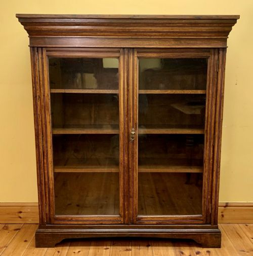 circa 1900 oak bookcase with 2 glazed doors enclosing 3 adjustable shelves - CATEGORY: ANTIQUE CABINETS - DATED 1900