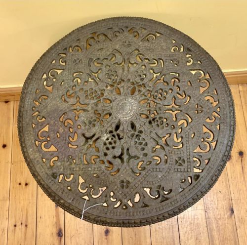 VICTORIAN CAST IRON PUB TABLE - ADDITIONAL PHOTO 3