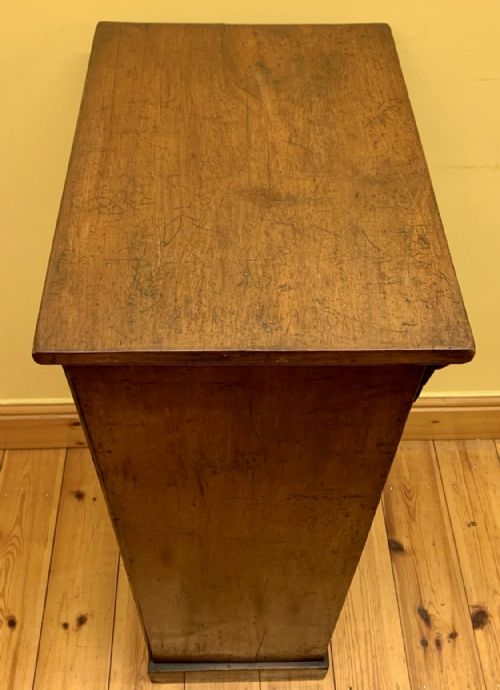 VICTORIAN MAHOGANY WELLINGTON CHEST COMPLETE WITH ORIGINAL KNOBS AND KEY - ADDITIONAL PHOTO 3