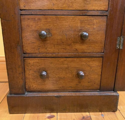 VICTORIAN MAHOGANY WELLINGTON CHEST COMPLETE WITH ORIGINAL KNOBS AND KEY - ADDITIONAL PHOTO 10