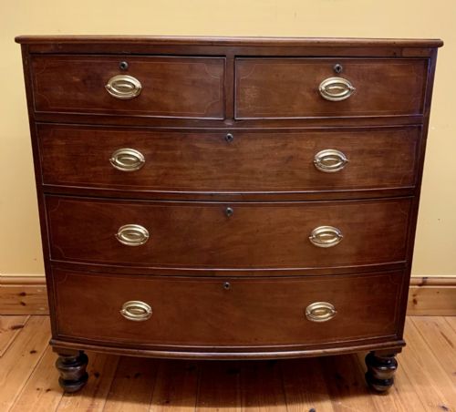VICTORIAN MAHOGANY BOW FRONT CHEST OF DRAWERS WITH ORIGINAL BRASS HANDLES AND KEYHOLE COVERS - ADDITIONAL PHOTO 1