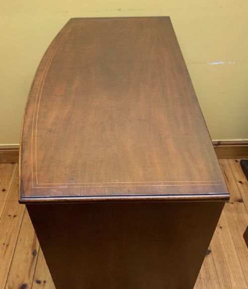 VICTORIAN MAHOGANY BOW FRONT CHEST OF DRAWERS WITH ORIGINAL BRASS HANDLES AND KEYHOLE COVERS - ADDITIONAL PHOTO 3
