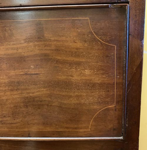 VICTORIAN MAHOGANY BOW FRONT CHEST OF DRAWERS WITH ORIGINAL BRASS HANDLES AND KEYHOLE COVERS - ADDITIONAL PHOTO 4