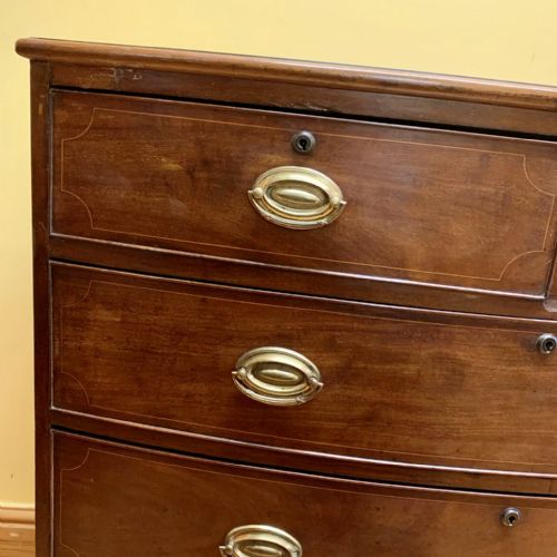 VICTORIAN MAHOGANY BOW FRONT CHEST OF DRAWERS WITH ORIGINAL BRASS HANDLES AND KEYHOLE COVERS - ADDITIONAL PHOTO 5