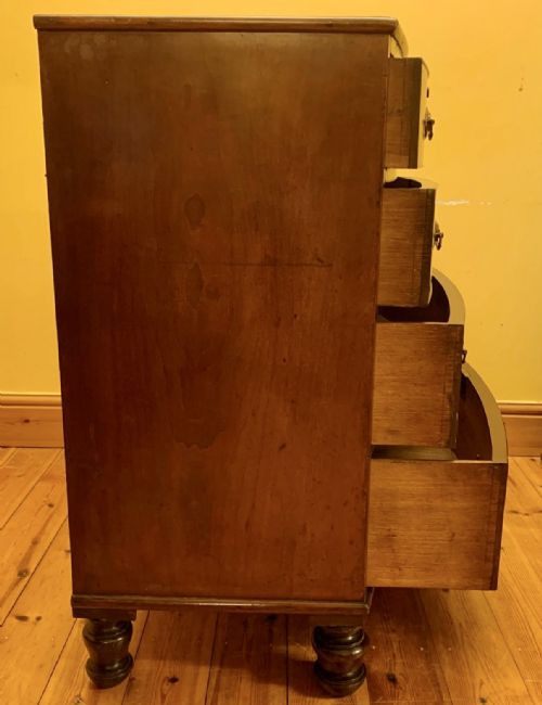 VICTORIAN MAHOGANY BOW FRONT CHEST OF DRAWERS WITH ORIGINAL BRASS HANDLES AND KEYHOLE COVERS - ADDITIONAL PHOTO 9