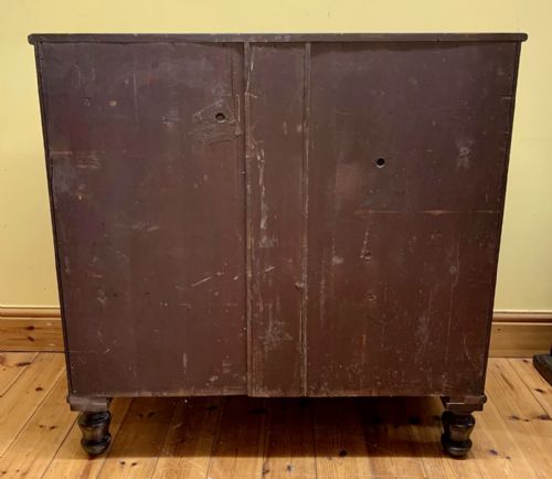 VICTORIAN MAHOGANY BOW FRONT CHEST OF DRAWERS WITH ORIGINAL BRASS HANDLES AND KEYHOLE COVERS - ADDITIONAL PHOTO 10