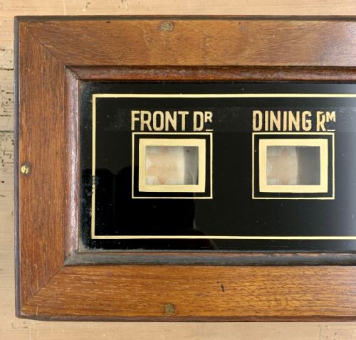 VICTORIAN SERVANTS BELL BOX IN MAHOGANY CASE - ADDITIONAL PHOTO 2