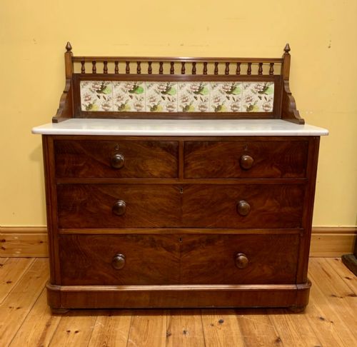 victorian mahogany washstand with marble top and gallery tiled back stand - CATEGORY: ANTIQUE FURNITURE - DATED VICTORIAN