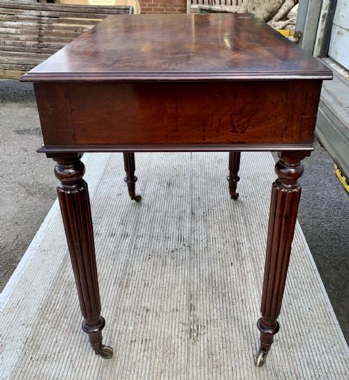 EARLY VICTORIAN 1850 MAHOGANY 3 DRAWER WRITING TABLE ON FLUTED LEGS WITH BRASS CASTORS - ADDITIONAL PHOTO 11