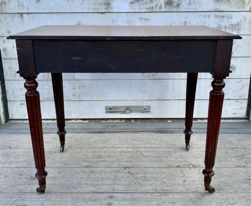 EARLY VICTORIAN 1850 MAHOGANY 3 DRAWER WRITING TABLE ON FLUTED LEGS WITH BRASS CASTORS - ADDITIONAL PHOTO 14