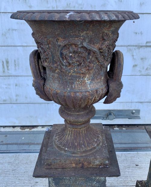 CIRCA 1900 PAIR OF CAST IRON URNS ON ORIGINAL PLINTHS - ADDITIONAL PHOTO 5
