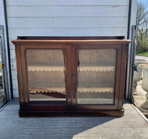 victorian mahogany bookcase with 2 glazed doors complete with key - CATEGORY: ANTIQUE CABINETS - DATED VICTORIAN