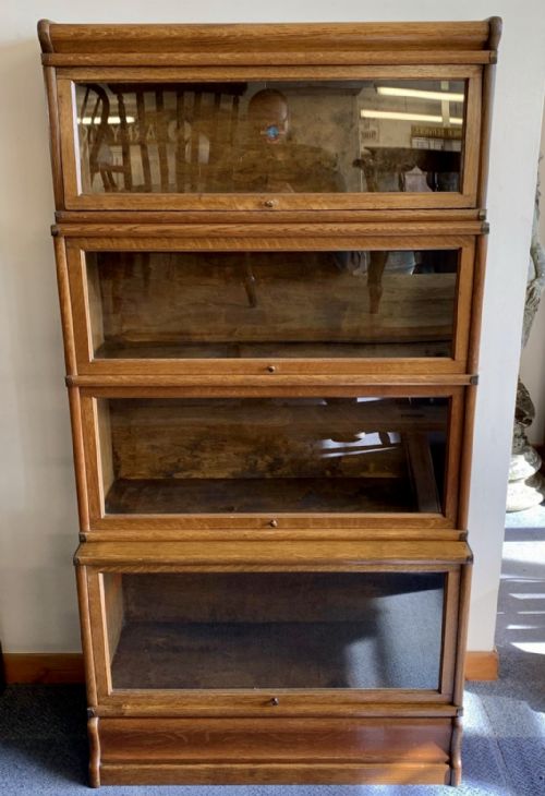 1920 GOLDEN OAK GLOBE WERNICKE 4 SECTION BOOKCASE - ADDITIONAL PHOTO 1