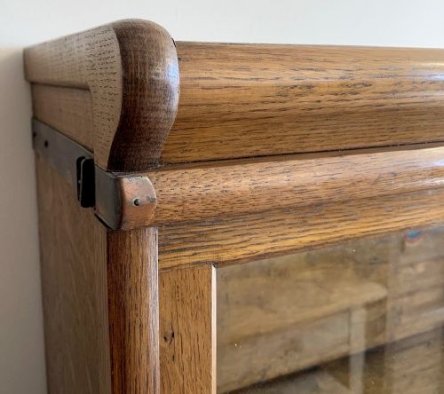 1920 GOLDEN OAK GLOBE WERNICKE 4 SECTION BOOKCASE - ADDITIONAL PHOTO 5