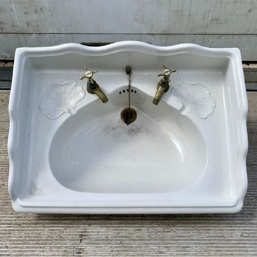 victorian basin with shell shaped soap dishes and on cast iron bracket - CATEGORY: ANTIQUE MISCELLANEOUS - DATED VICTORIAN