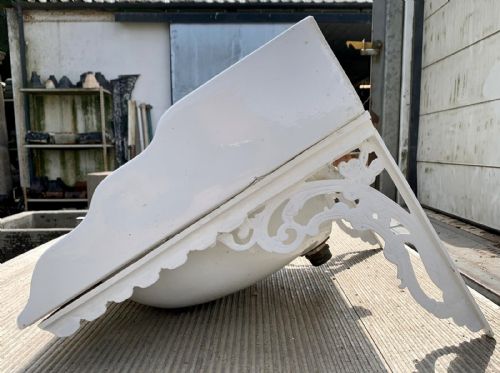 VICTORIAN BASIN WITH SHELL SHAPED SOAP DISHES AND ON CAST IRON BRACKET - ADDITIONAL PHOTO 6
