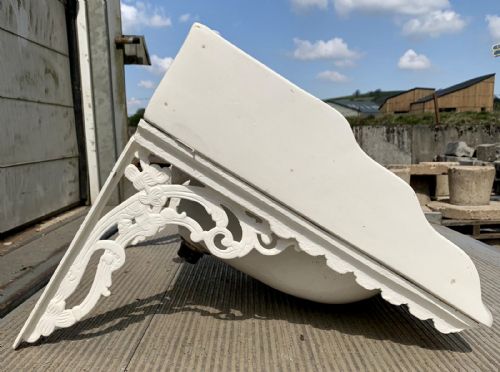 VICTORIAN BASIN WITH SHELL SHAPED SOAP DISHES AND ON CAST IRON BRACKET - ADDITIONAL PHOTO 7