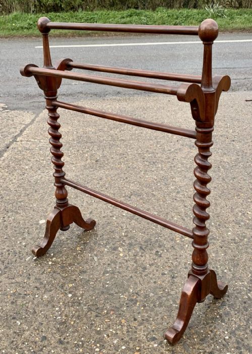 VICTORIAN MAHOGANY TOWEL RAIL ON BARLEY TWIST LEGS AND WITH SPLAYED FEET - ADDITIONAL PHOTO 2