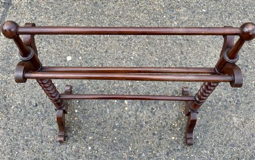 VICTORIAN MAHOGANY TOWEL RAIL ON BARLEY TWIST LEGS AND WITH SPLAYED FEET - ADDITIONAL PHOTO 3