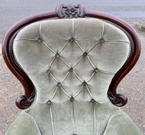 VICTORIAN WALNUT SHOW FRAME ARMCHAIR WITH BUTTON BACK UPHOLSTERY AND LEAF CAPPED CABRIOLE FRONT LEGS - ADDITIONAL PHOTO 3