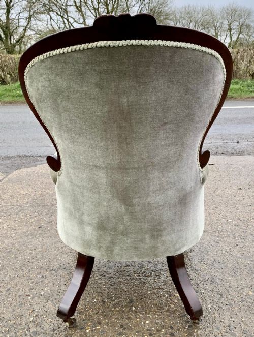 VICTORIAN WALNUT SHOW FRAME ARMCHAIR WITH BUTTON BACK UPHOLSTERY AND LEAF CAPPED CABRIOLE FRONT LEGS - ADDITIONAL PHOTO 7