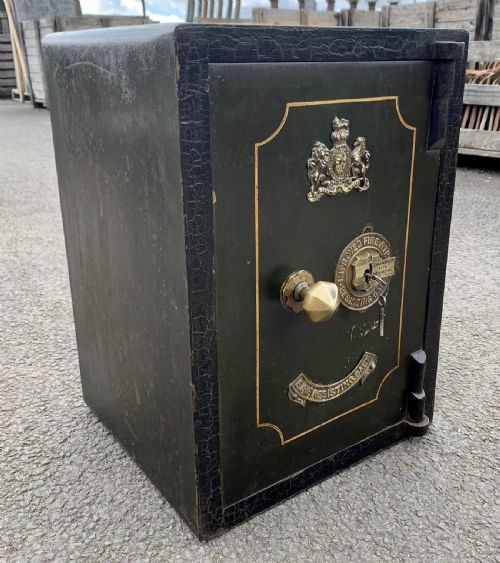 CIRCA 1920 SAFE IN ORIGINAL PAINT COMPLETE WITH KEYS FOR DOOR AND INTERNAL DRAWER - ADDITIONAL PHOTO 2